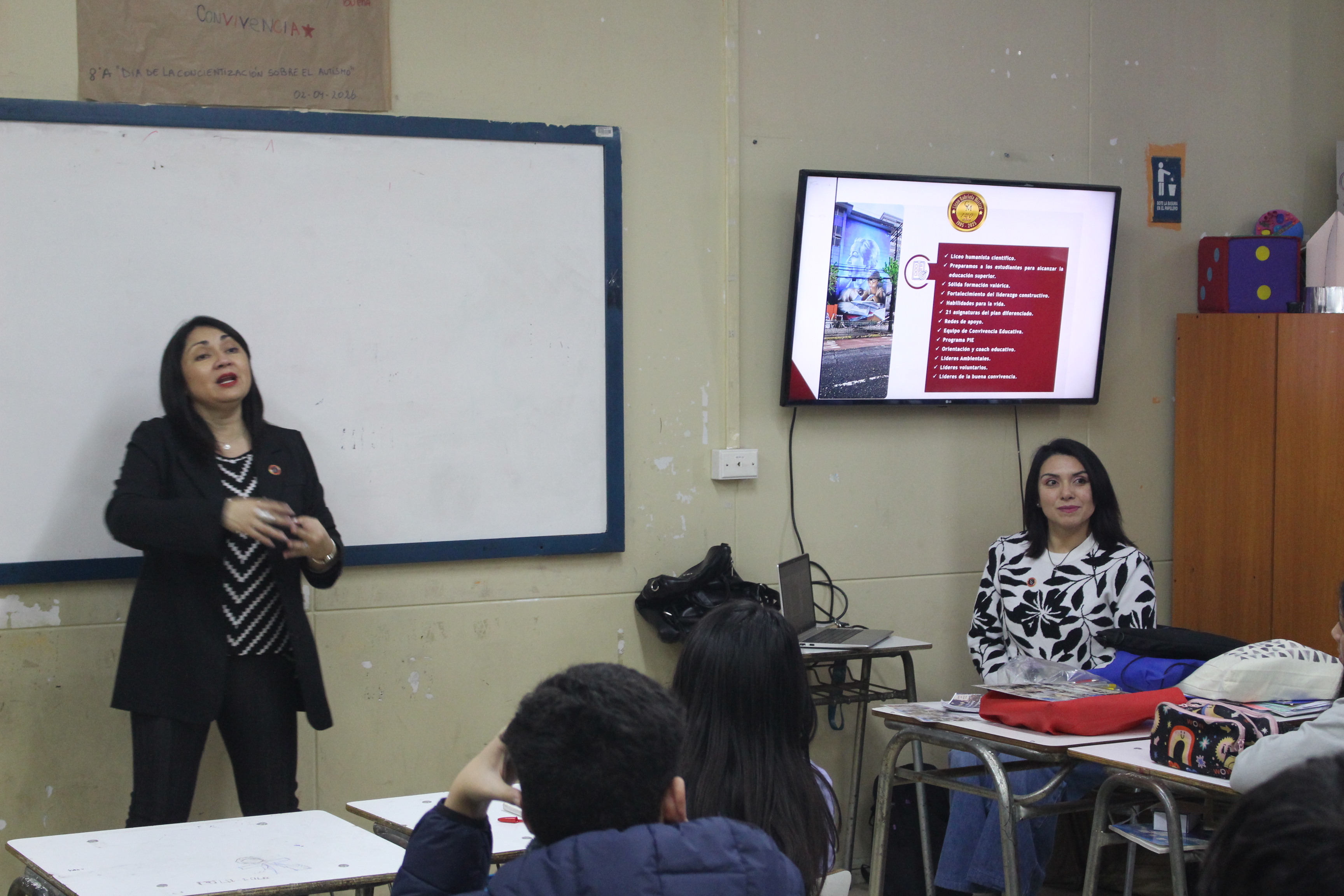 Promoción Liceo Gabriela Mistral a Estudiantes que Egresan