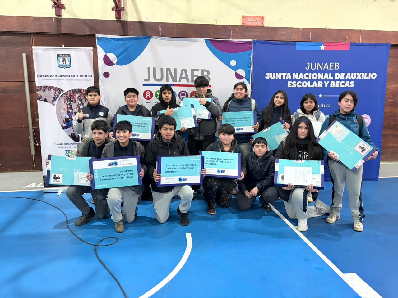 Entrega de Notebook, Programa Becas TIC de JUNAEB